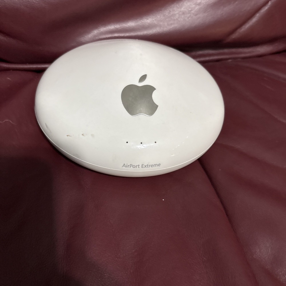 Apple AirPort Extreme Base Station A1034 54Mbps 1st Gen Wireless Router